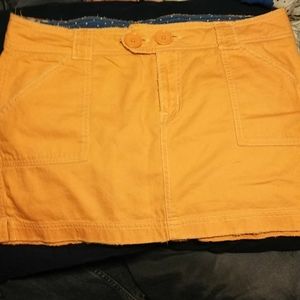 Nice mini skirt. They were my favorite once.